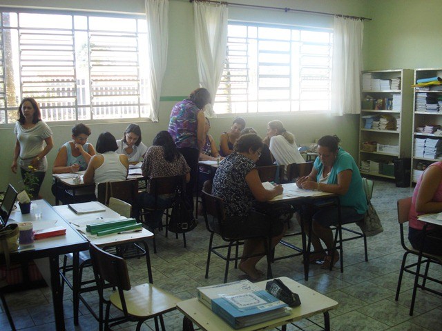 Mais de 900 alunos voltam às aulas na rede municipal 
