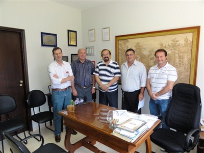 Prefeito de Ipeúna busca apoio para melhorias