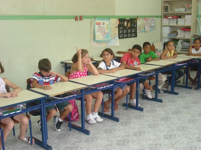 Mais de 800 alunos voltam às aulas na rede municipal 